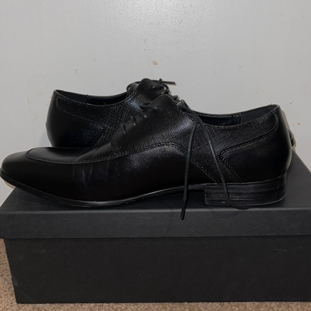 Black dress shoes